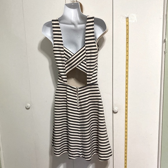 AMERICAN EAGLE OUTFITTERS Cross Back Striped Skater Dress Womens Size 4 - Picture 5 of 15